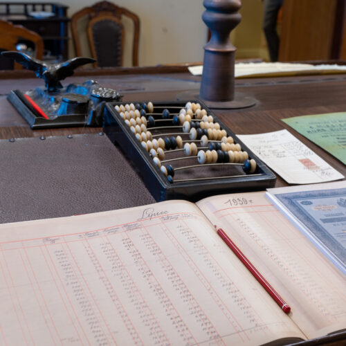 Księga rachunkowa z liczydłem